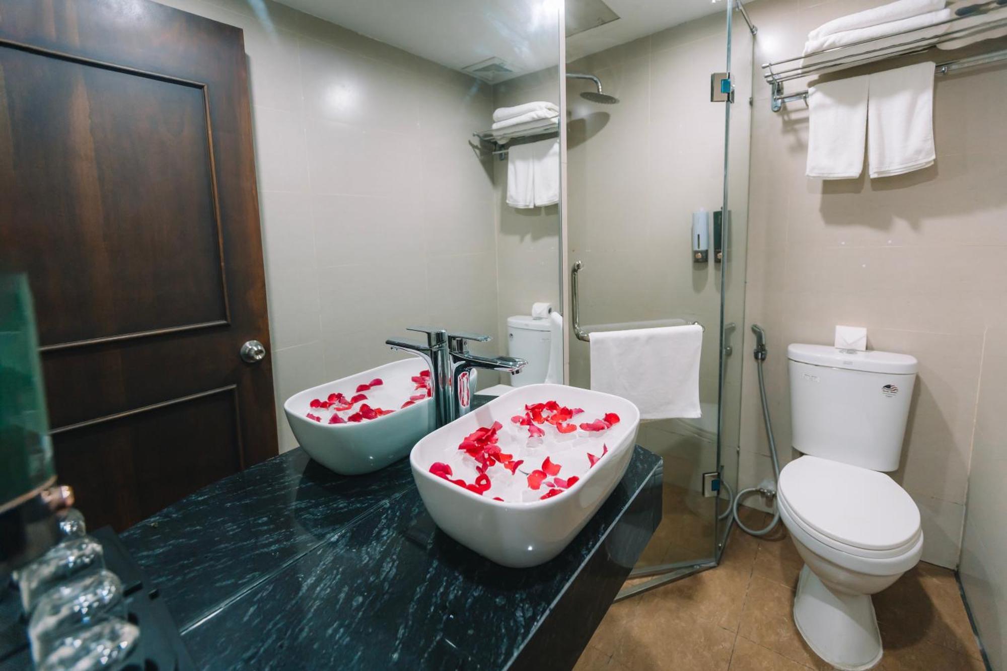 Ha Noi Lake View Hotel & Travel Ханой Экстерьер фото